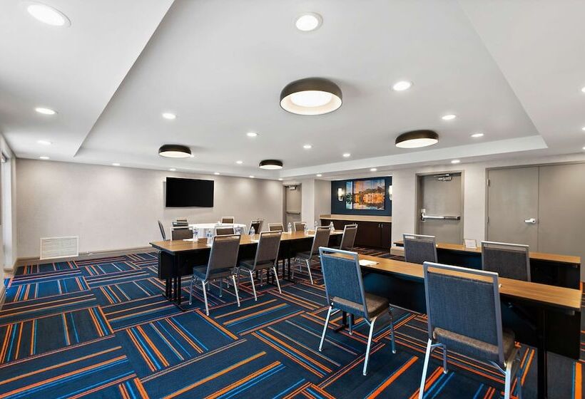 Отель Hampton Inn & Suites Fort Belvoir Alexandria South