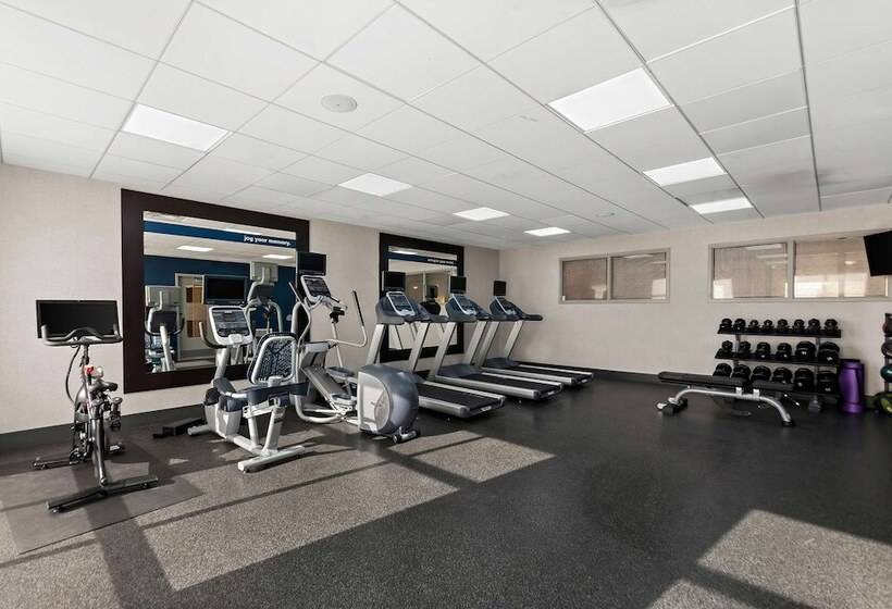 Отель Hampton Inn & Suites Fort Belvoir Alexandria South