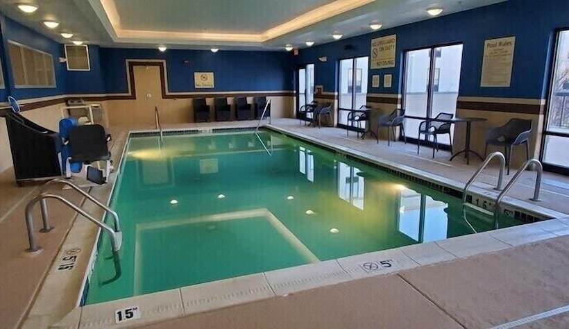 Отель Hampton Inn & Suites Fort Belvoir Alexandria South