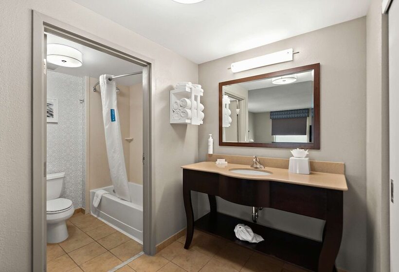 Отель Hampton Inn & Suites Fort Belvoir Alexandria South