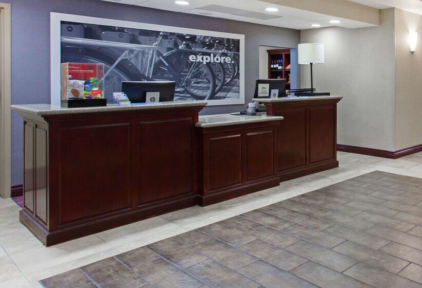 فندق Hampton Inn & Suites Oakland Airport  Alameda