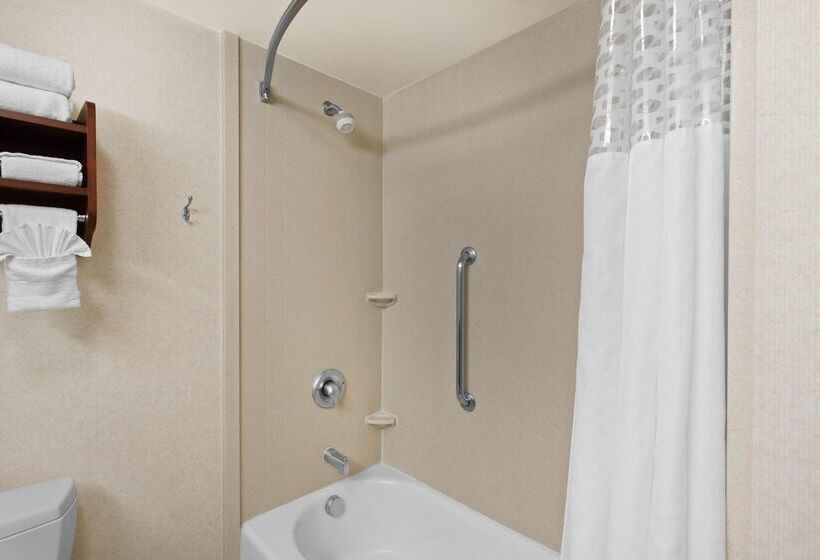 בית מלון כפרי Hampton Inn & Suites Oakland Airport  Alameda