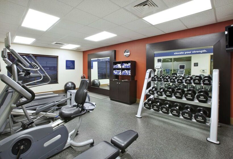Отель Hampton Inn & Suites Wichita Northeast