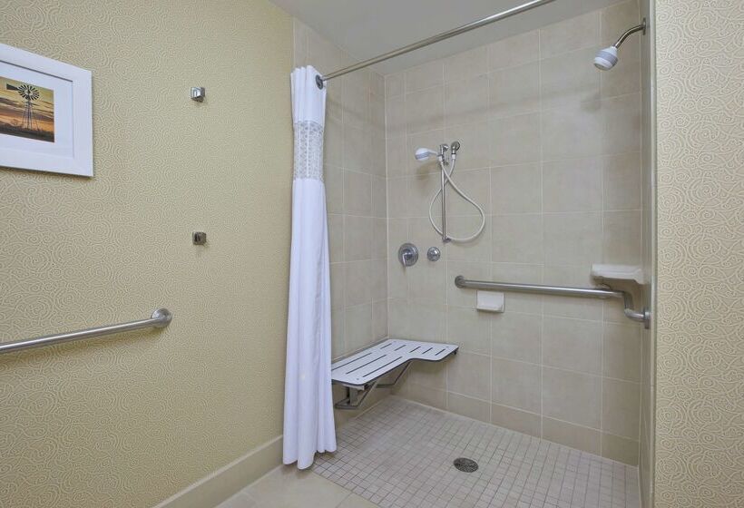 Отель Hampton Inn & Suites Wichita Northeast