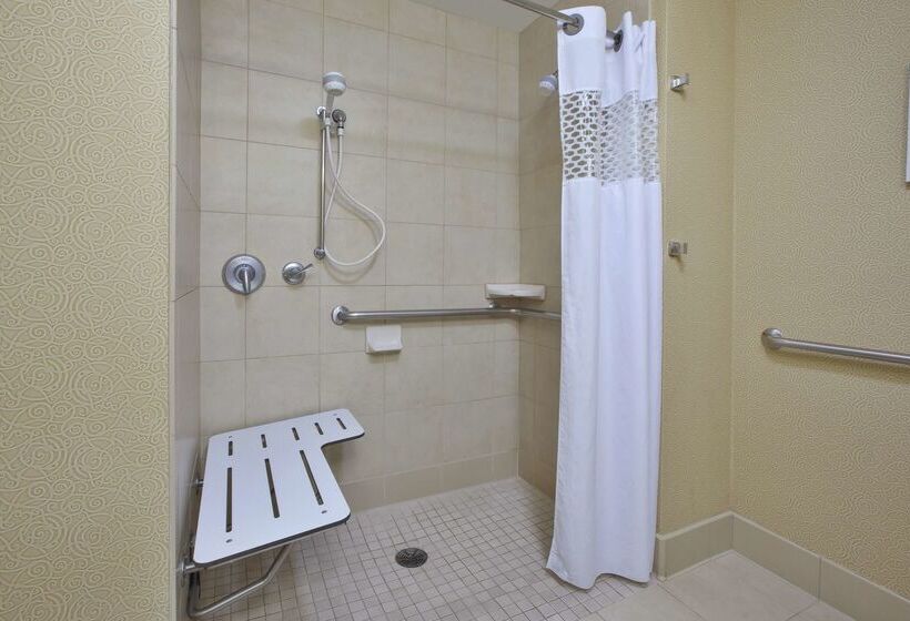 Отель Hampton Inn & Suites Wichita Northeast