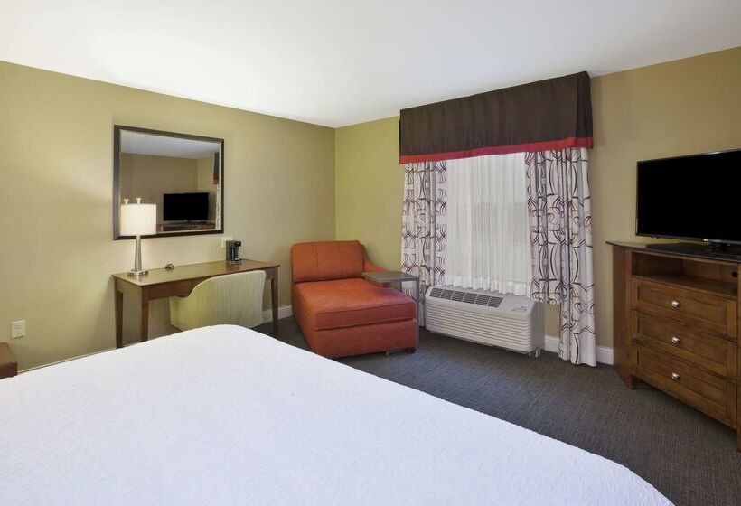 Отель Hampton Inn & Suites Wichita Northeast
