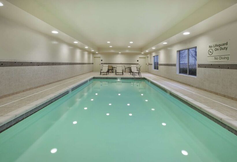 Отель Hampton Inn & Suites Wichita Northeast