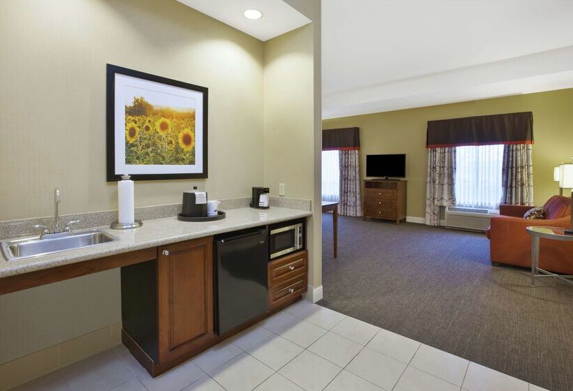Отель Hampton Inn & Suites Wichita Northeast