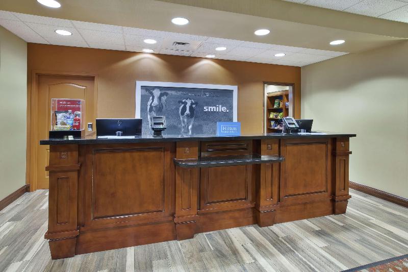 Отель Hampton Inn & Suites Wichita Northeast