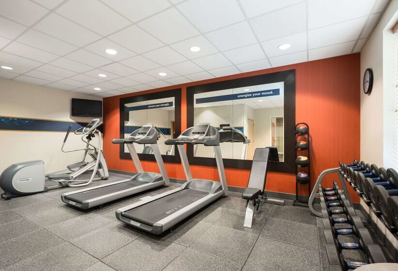 Отель Hampton Inn & Suites Williamsburg Central