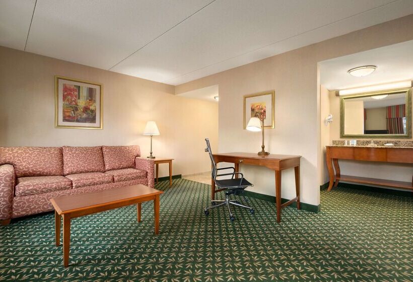 هتل Hampton Inn & Suites Williamsburg Central