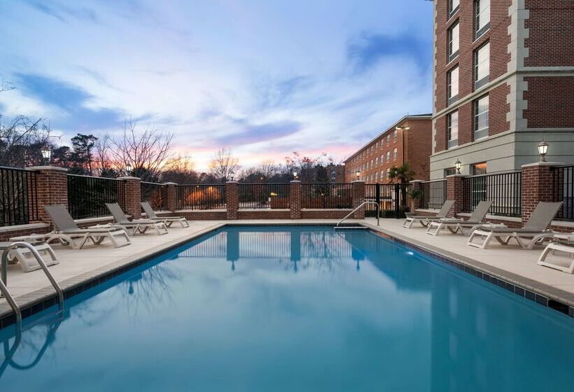 Отель Hampton Inn & Suites Williamsburg Central