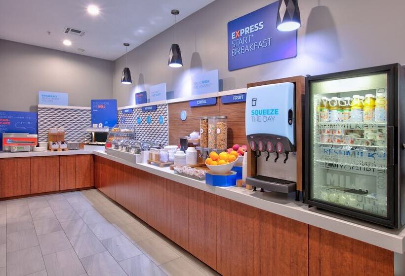 فندق Holiday Inn Express & Suites North Dallas At Preston, An Ihg