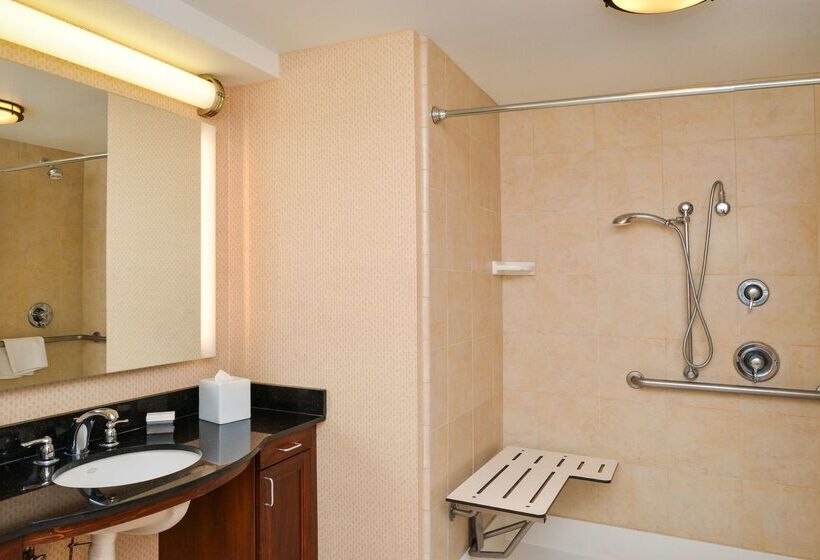 هتل Homewood Suites By Hilton Fresno