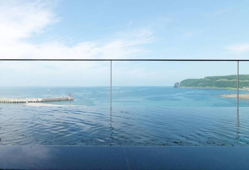 Kitakobushi Shiretoko Hotel & Resort