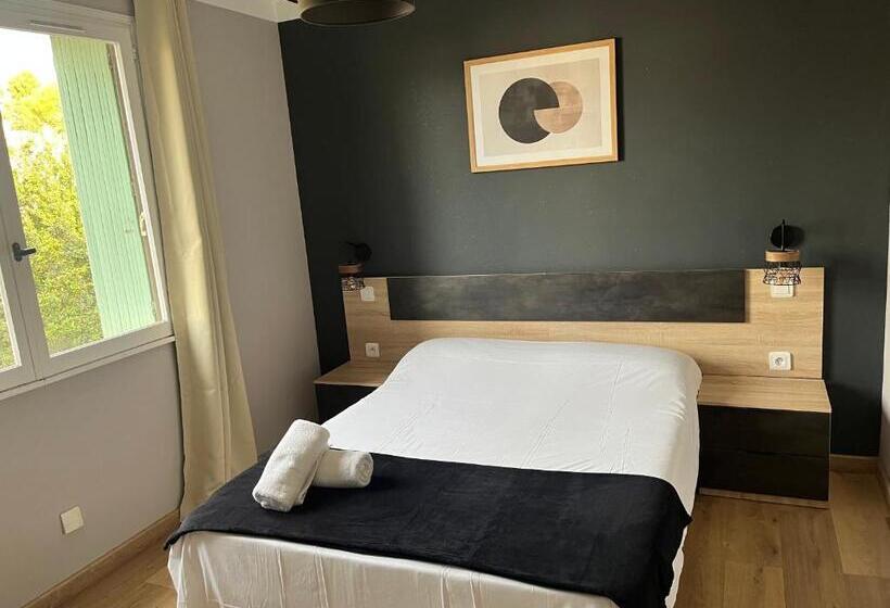 Отель L'Eau Des Collines