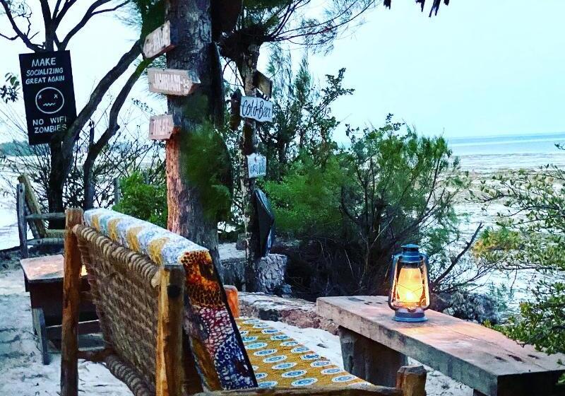 בית מלון כפרי Mbuyuni Beach Village