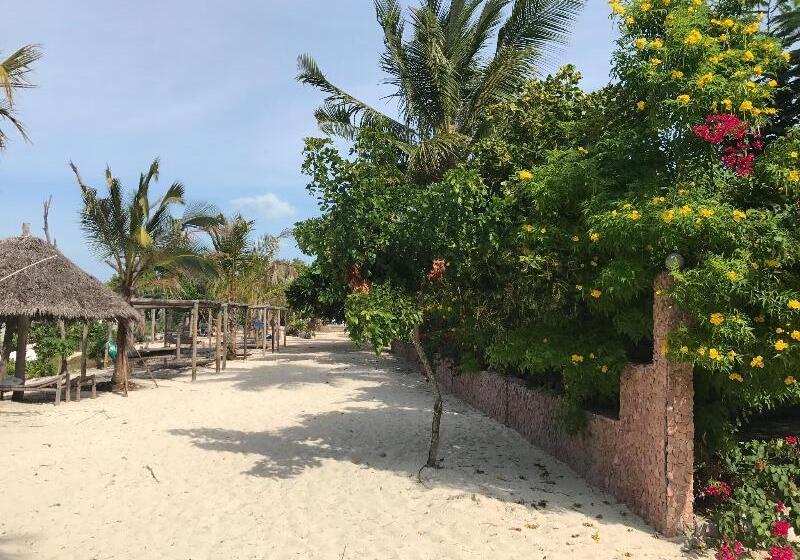 בית מלון כפרי Mbuyuni Beach Village