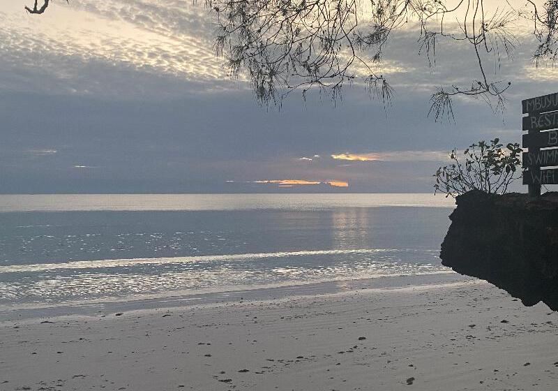 בית מלון כפרי Mbuyuni Beach Village