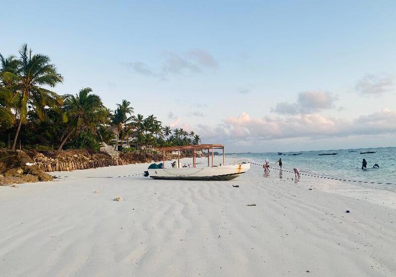 בית מלון כפרי Mbuyuni Beach Village