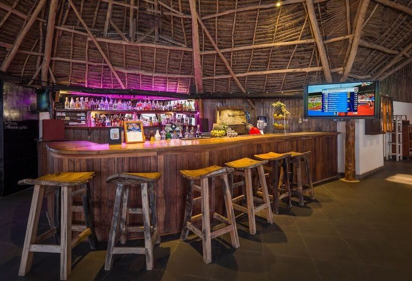 Отель Nungwi Beach Resort By Turaco