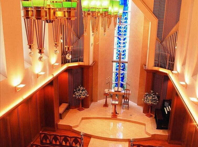 Отель Osaka Garden Palace