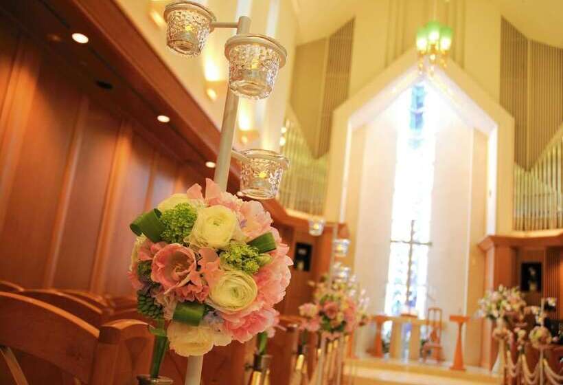 Отель Osaka Garden Palace