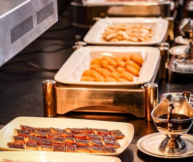 Отель Osaka Garden Palace