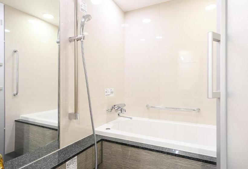 Отель Osaka Garden Palace