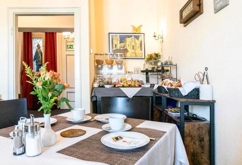 هتل Pension Am Siegestor