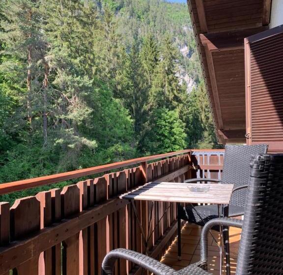 فندق Pension & Apartments Waldkrieber