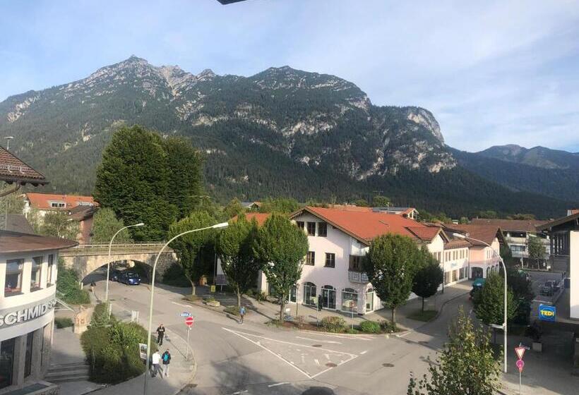 هتل Roter Hahn Bed & Breakfast