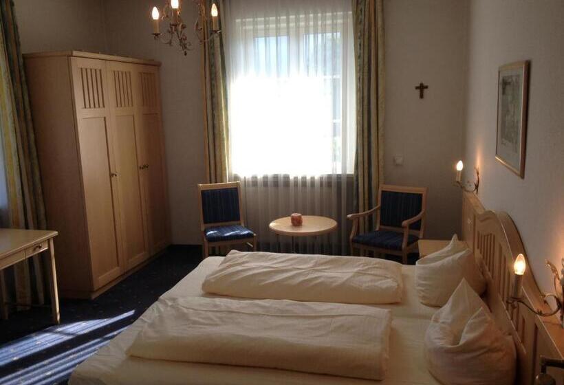 هتل Roter Hahn Bed & Breakfast