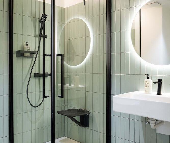 هتل Urban Jungle Apartments