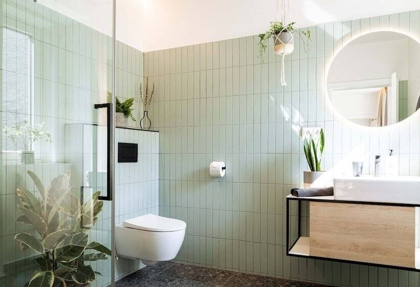 هتل Urban Jungle Apartments