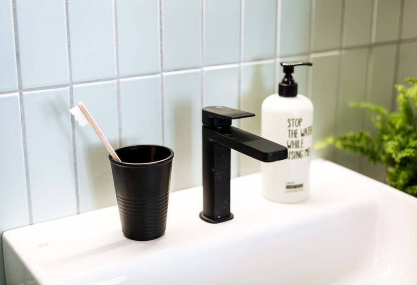 هتل Urban Jungle Apartments