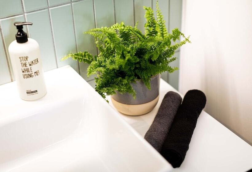 هتل Urban Jungle Apartments