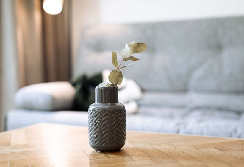 هتل Urban Jungle Apartments