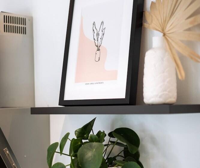 هتل Urban Jungle Apartments