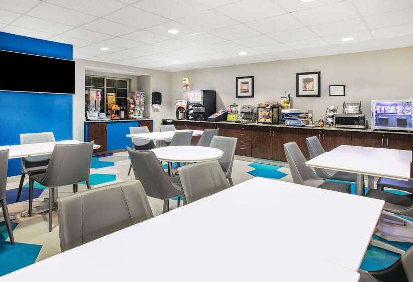 Microtel Inn & Suites By Wyndham Austin Airport