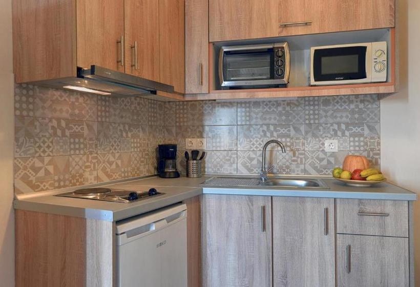 Captain's Apts Barbati