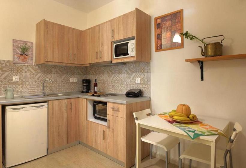 Captain's Apts Barbati