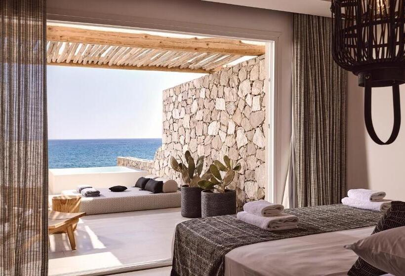 Artemis Seaside Resort