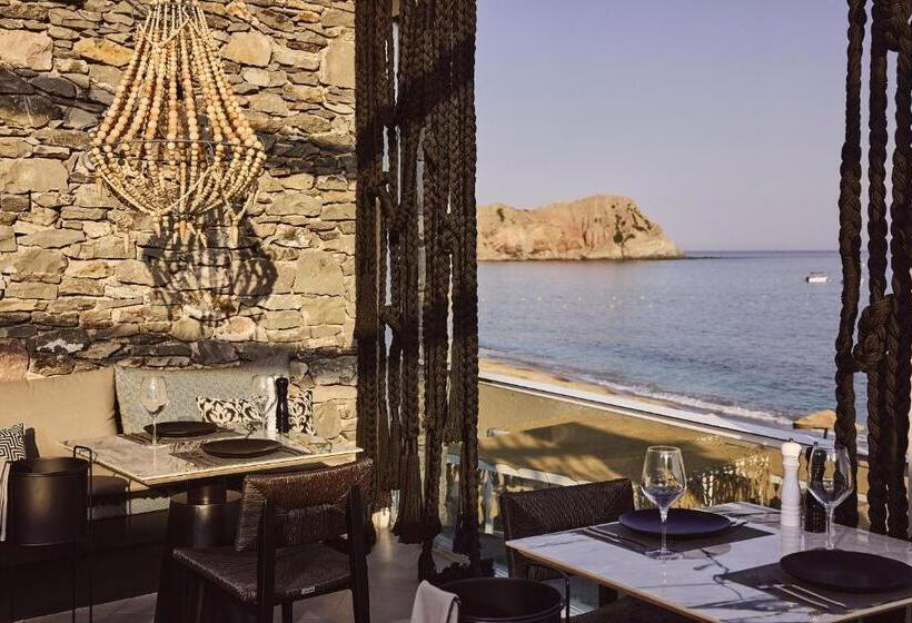 Artemis Seaside Resort