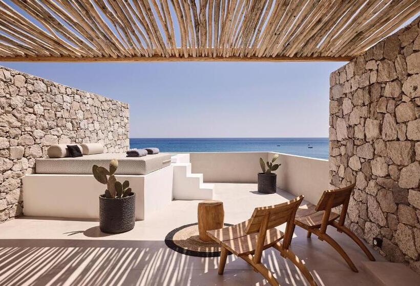 Artemis Seaside Resort