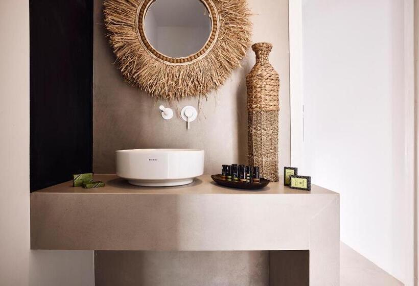 Artemis Seaside Resort