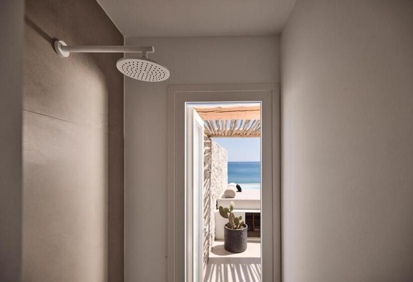 Artemis Seaside Resort