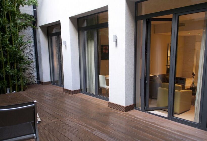 B Aparthotel Grand Place