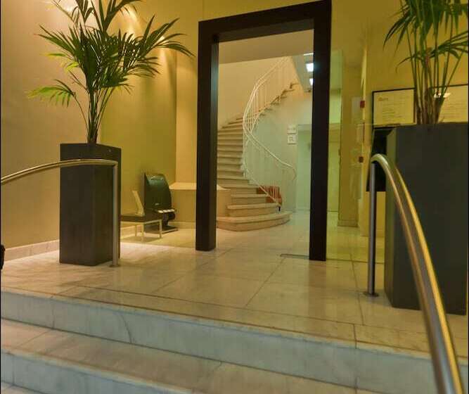 B Aparthotel Grand Place