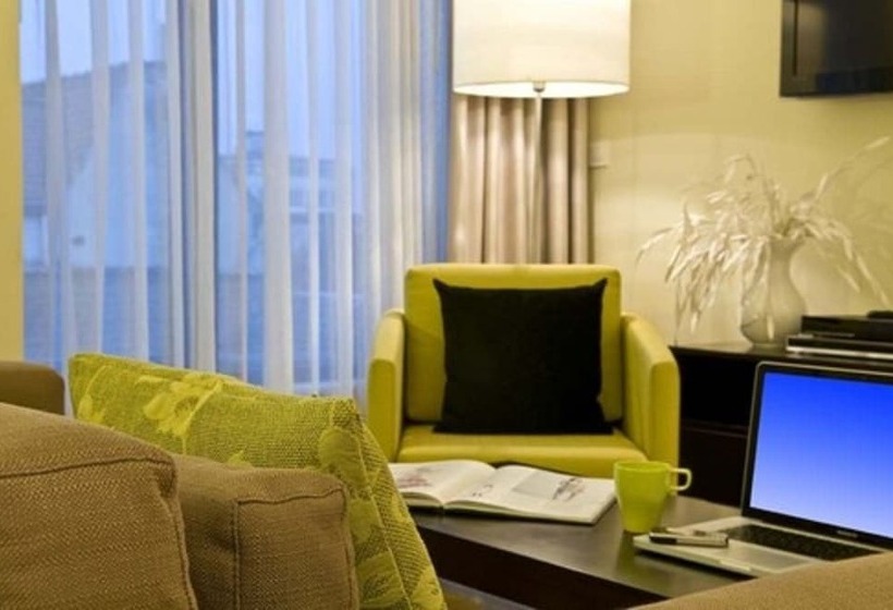 B Aparthotel Grand Place